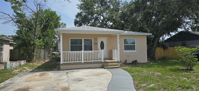 2910 15th Ave S, Saint Petersburg, FL 33712 - bungalow-style home with covered porch and stucco siding
