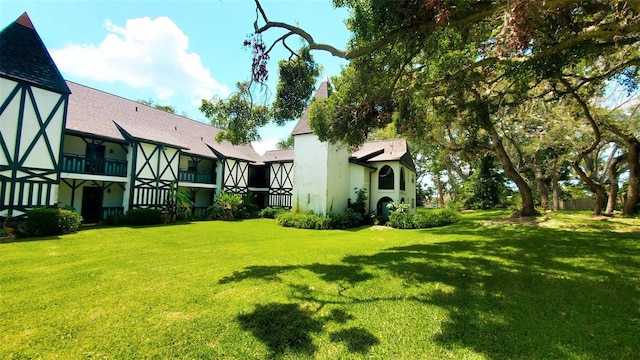 230 N Bayshore Blvd Unit 103, Clearwater, FL 33759 - view of green lawn