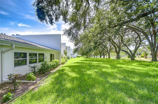 1655 S Highland Ave Unit B118, Clearwater, FL 33756 - view of green lawn