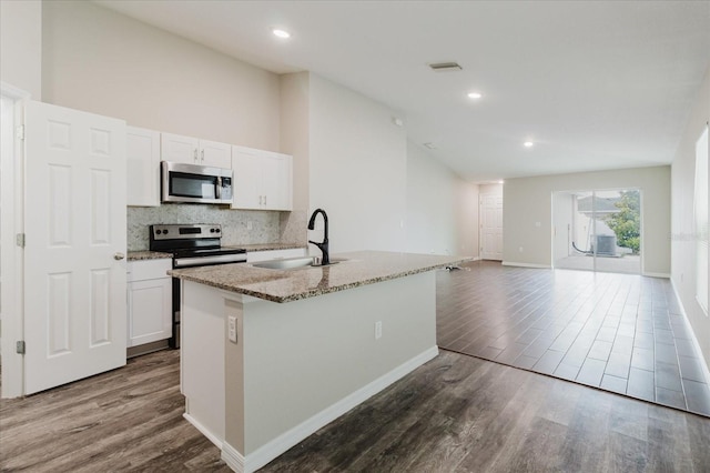 13016 Boggy Creek Dr, Riverview, FL 33579 - kitchen with appliances with stainless steel finishes, a sink, dark wood-style flooring, white cabinets, and recessed lighting