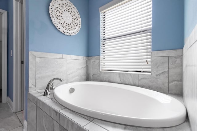 12729 Flatwood Creek Dr, Gibsonton, FL 33534 - full bathroom with tiled bath