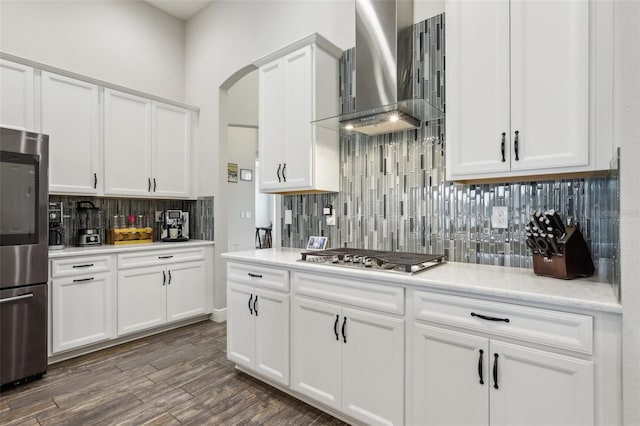 808 Vittorio Pl, Brandon, FL 33511 - kitchen with wall chimney exhaust hood, refrigerator, stainless steel gas cooktop, arched walkways, and backsplash