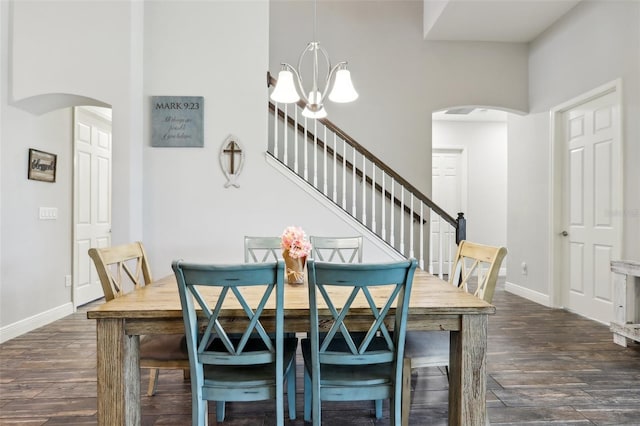 808 Vittorio Pl, Brandon, FL 33511 - dining area with arched walkways, dark wood-type flooring, baseboards, and a chandelier