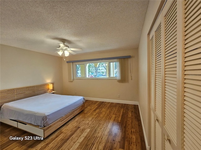 2221 Norwegian Dr Unit 15, Clearwater, FL 33763 - bedroom with wood finished floors, a closet, a textured ceiling, baseboards, and a ceiling fan