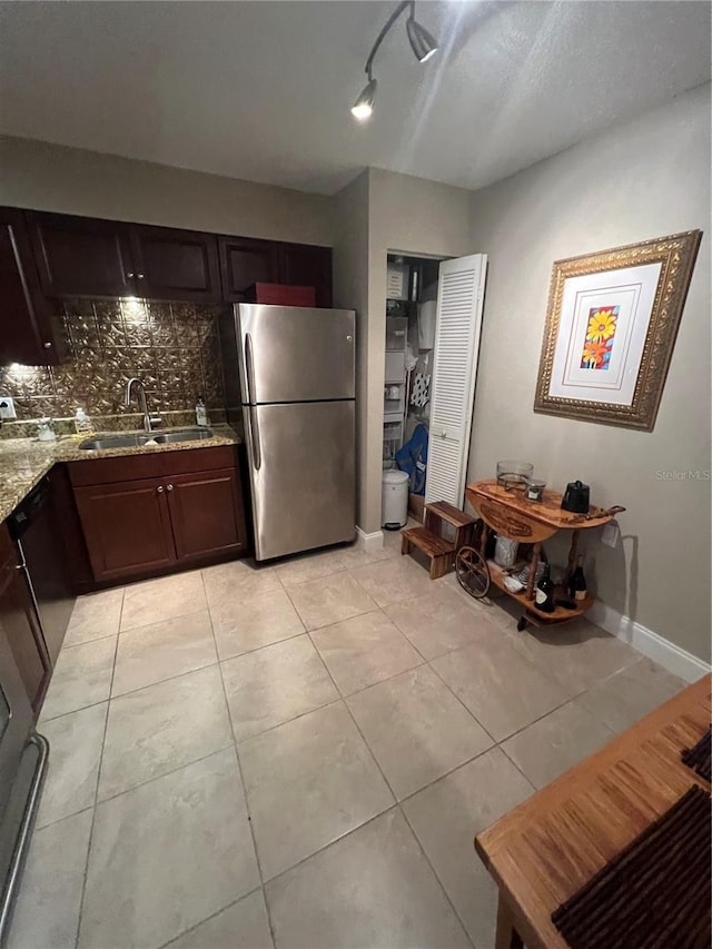 701 Mirror Lake Dr N Unit 103, Saint Petersburg, FL 33701 - photo 31