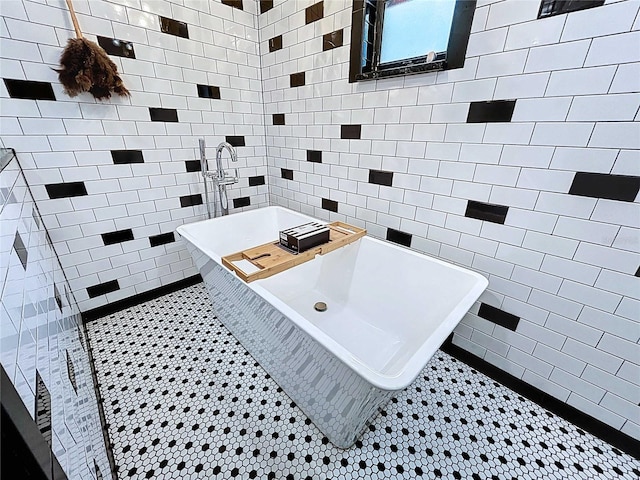 11525 Country Oaks Dr, Tampa, FL 33618 - bathroom with a soaking tub, tile patterned floors, and tile walls
