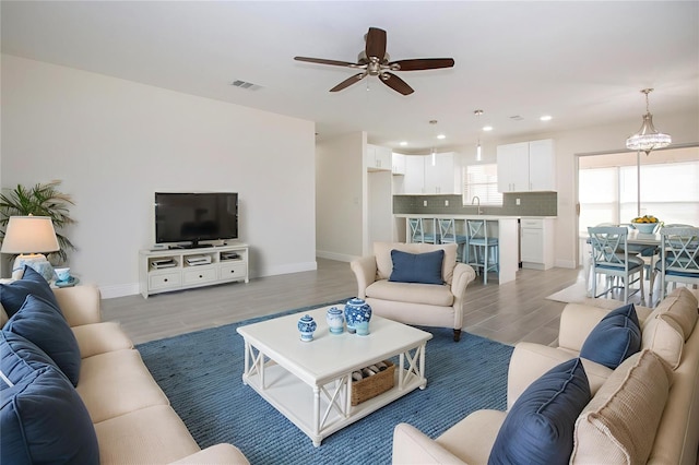 1906 Canterbury Ln Unit 20, Sun City Center, FL 33573 - living area featuring a ceiling fan, light wood-type flooring, baseboards, and recessed lighting