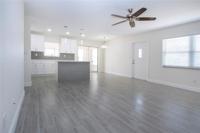 1906 Canterbury Ln Unit 20, Sun City Center, FL 33573 - unfurnished living room with ceiling fan, wood finished floors, baseboards, recessed lighting, and a chandelier