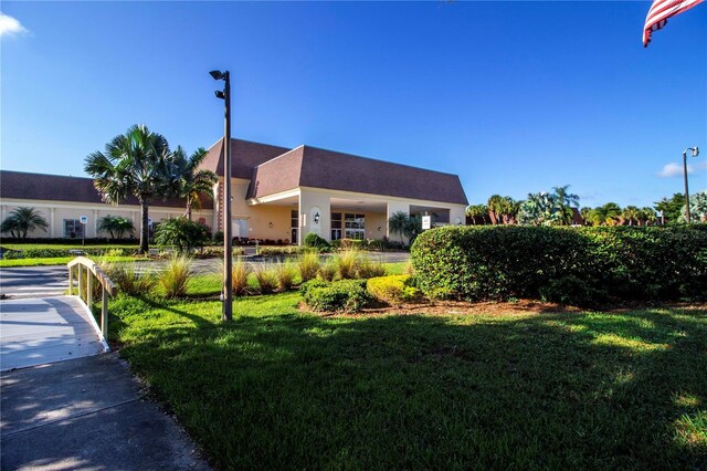 1906 Canterbury Ln Unit 20, Sun City Center, FL 33573 - view of green lawn