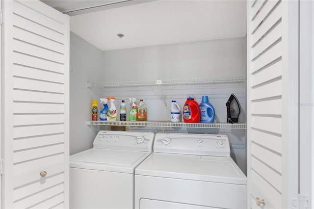9461 Harbor Greens Way Unit 502, Seminole, FL 33776 - laundry area featuring independent washer and dryer