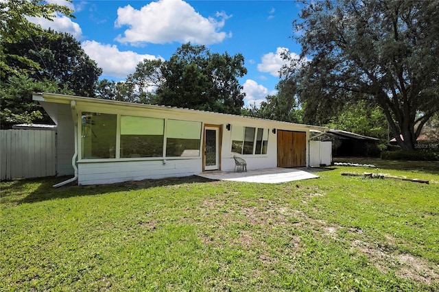 8944 W White Dogwood Dr, Homosassa, FL 34448 - view of front facade with a front yard and a patio area