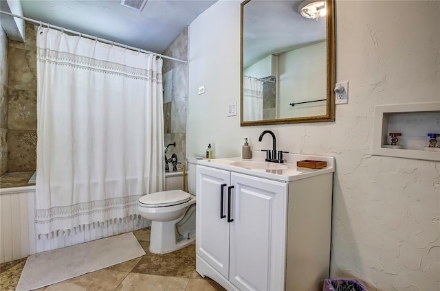 8944 W White Dogwood Dr, Homosassa, FL 34448 - bathroom with vanity, toilet, and shower / bath combo with shower curtain