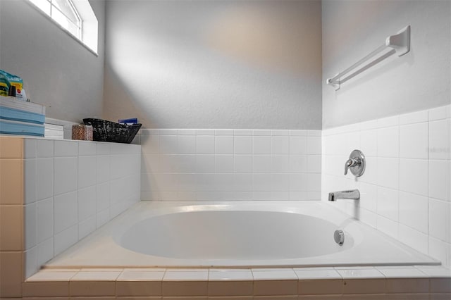 2053 Charleston Ln, Bartow, FL 33830 - full bathroom with a garden tub