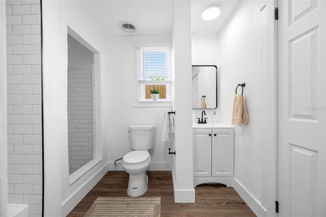 4626 8th Ave S, Saint Petersburg, FL 33711 - bathroom with vanity, toilet, wood finished floors, a shower, and baseboards