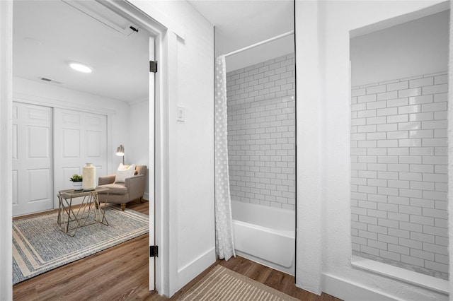 4626 8th Ave S, Saint Petersburg, FL 33711 - bathroom featuring wood finished floors, shower / tub combo with curtain, and baseboards
