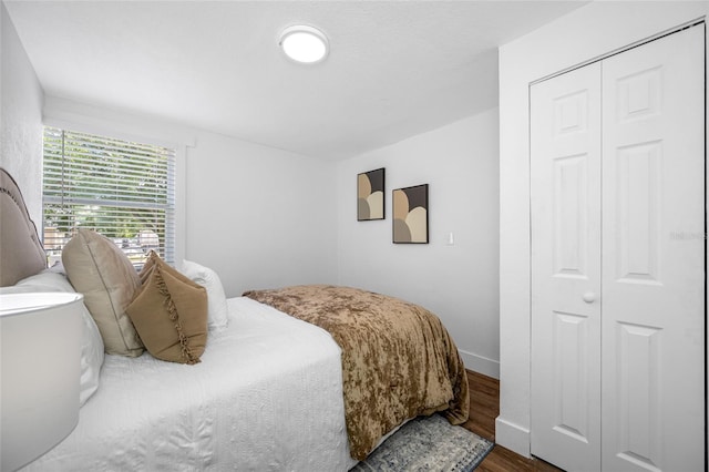 4626 8th Ave S, Saint Petersburg, FL 33711 - bedroom featuring wood finished floors, baseboards, and a closet