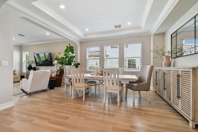 6129 Marsh Trail Dr, Odessa, FL 33556 - dining area featuring light wood-style floors, crown molding, a tray ceiling, recessed lighting, and baseboards