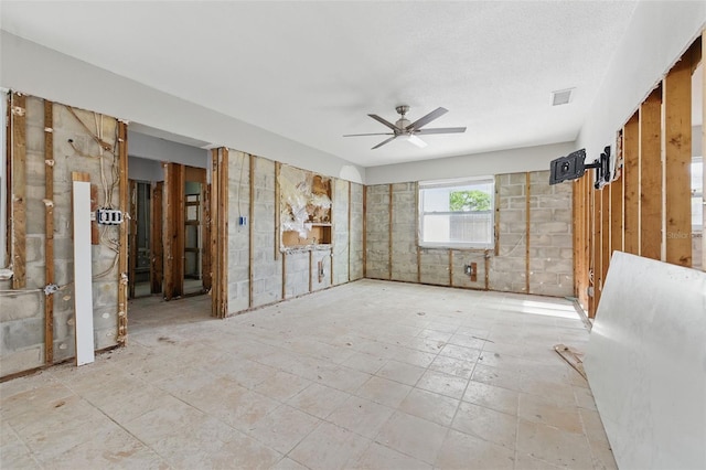 1720 Bayou Grande Blvd NE, Saint Petersburg, FL 33703 - spare room with a ceiling fan
