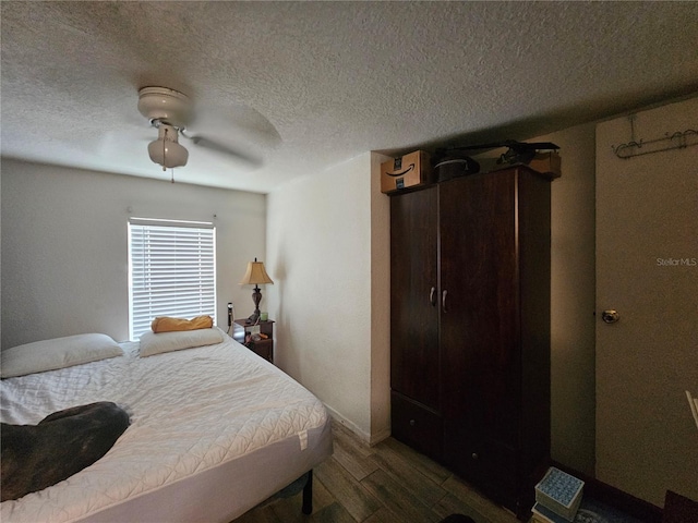 4352 Joy Dr, Land O Lakes, FL 34638 - bedroom featuring wood finished floors, a textured ceiling, and a ceiling fan
