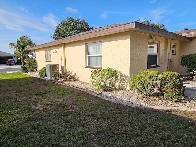 1510 Flamingo Ln, Sun City Center, FL 33573 - view of home's exterior with stucco siding and a yard