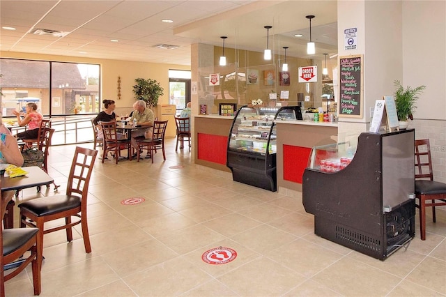 1510 Flamingo Ln, Sun City Center, FL 33573 - reception featuring recessed lighting