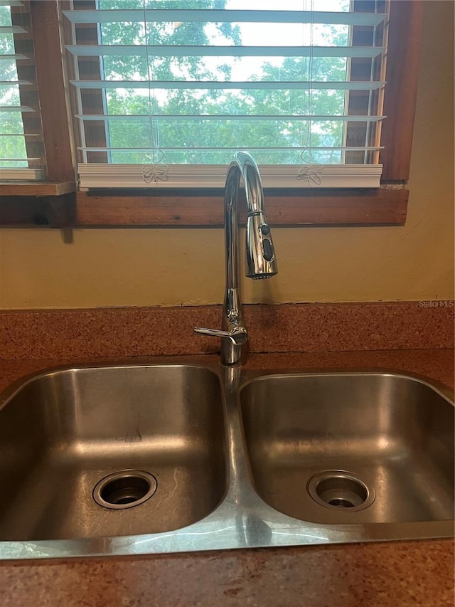 9907 Maggie St, Gibsonton, FL 33534 - kitchen view of a sink