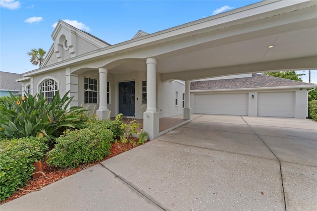 4306 Barracuda Dr, Bradenton, FL 34208 - greek revival house featuring stucco siding and concrete driveway