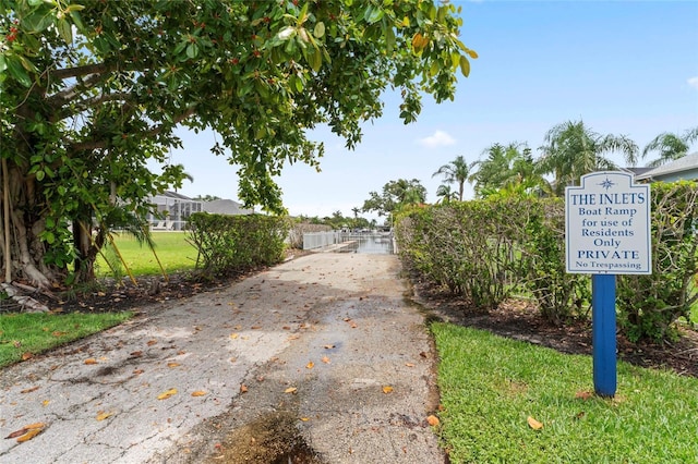 4306 Barracuda Dr, Bradenton, FL 34208 - view of asphalt driveway