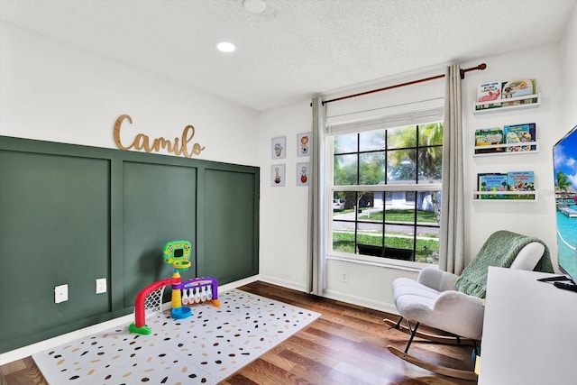 801 Kirkcaldy Way, Valrico, FL 33594 - playroom with wood finished floors, a textured ceiling, baseboards, and recessed lighting