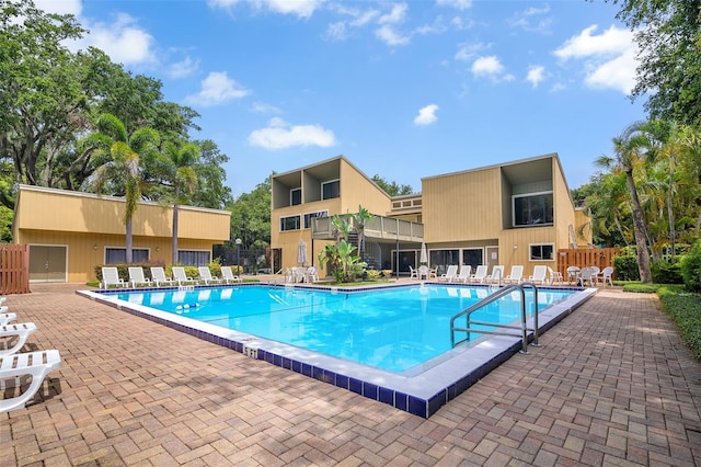1038 E Michigan St Unit B, Orlando, FL 32806 - community pool with a patio area