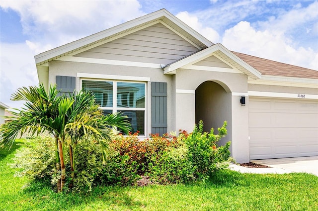 33668 Elm Hill Br, Wesley Chapel, FL 33545 - view of front facade featuring an attached garage and stucco siding