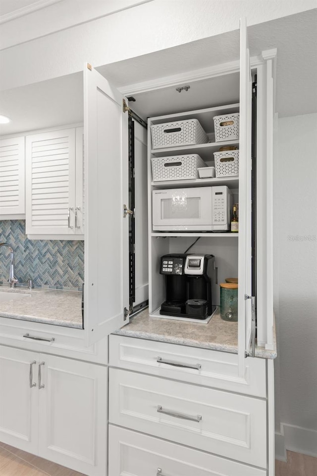 433 S Paula Dr Unit 31, Dunedin, FL 34698 - pantry featuring a sink