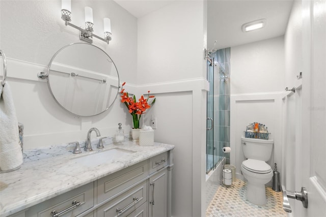 433 S Paula Dr Unit 31, Dunedin, FL 34698 - full bath featuring vanity and bath / shower combo with glass door