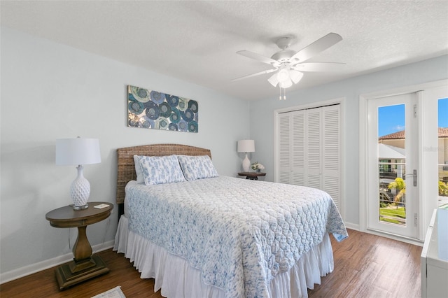 433 S Paula Dr Unit 31, Dunedin, FL 34698 - bedroom featuring wood finished floors, a closet, access to outside, ceiling fan, and a textured ceiling