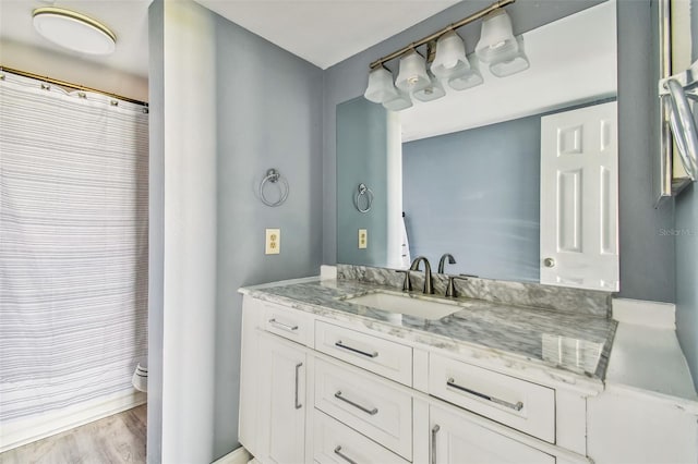 1967 Cormorant Ct Unit 515, Clearwater, FL 33762 - full bathroom with vanity, toilet, wood finished floors, and a shower with curtain