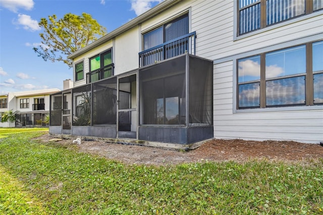 1967 Cormorant Ct Unit 515, Clearwater, FL 33762 - rear view of house with a sunroom and a yard