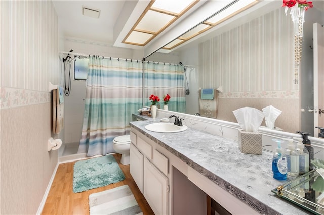 70 Morning Dove Pl, Oldsmar, FL 34677 - full bath with wallpapered walls, vanity, a shower with shower curtain, and wood finished floors