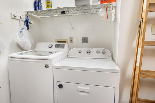 70 Morning Dove Pl, Oldsmar, FL 34677 - washroom with washing machine and dryer