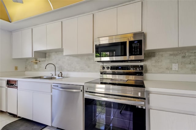 50 Ingrid Pl Unit 50, Oldsmar, FL 34677 - kitchen with appliances with stainless steel finishes, a sink, and light countertops