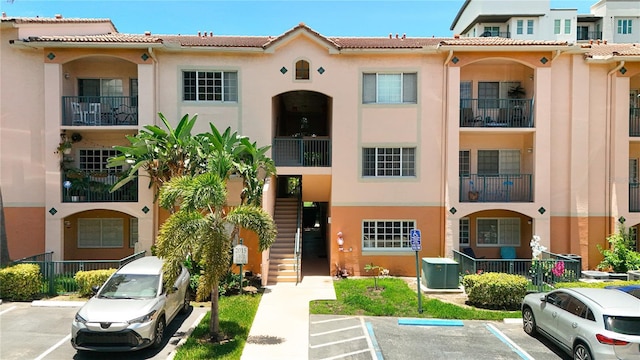 2015 SE 10th Ave Unit 123, Fort Lauderdale, FL 33316 - view of building exterior with uncovered parking