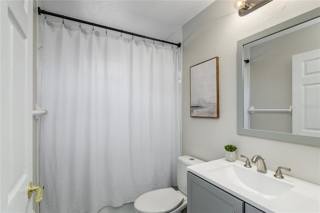 12335 Glenfield Ave, Tampa, FL 33626 - bathroom with toilet, vanity, a textured ceiling, and curtained shower