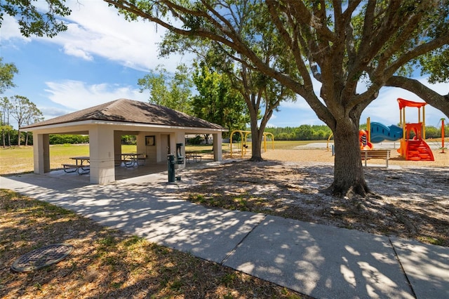 19104 Cellini Pl, Lutz, FL 33558 - surrounding community with a gazebo