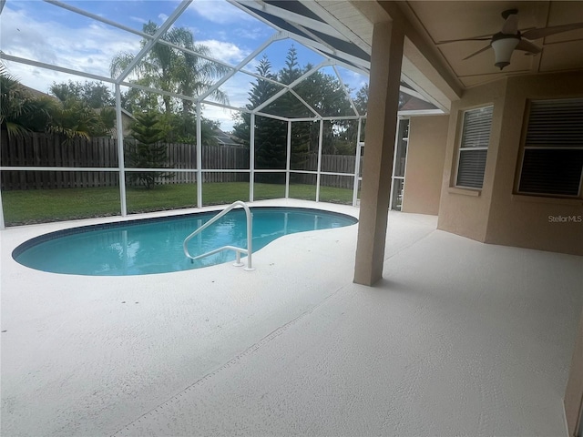 19104 Cellini Pl, Lutz, FL 33558 - view of pool featuring a fenced backyard, a ceiling fan, a patio area, and a lanai