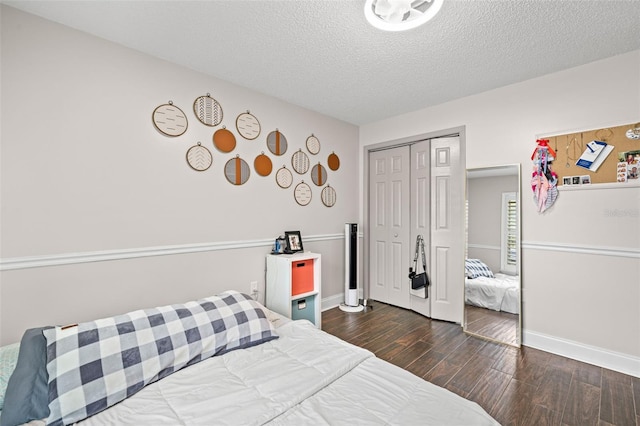 2306 S Valrico Rd, Valrico, FL 33596 - bedroom featuring dark wood-type flooring, a closet, and a textured ceiling
