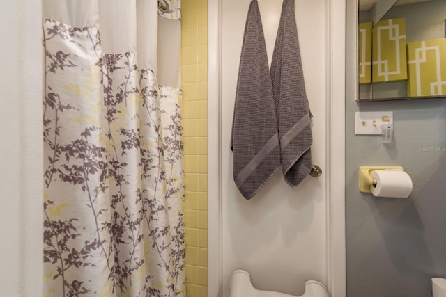 7901 Marlboro Dr, Port Richey, FL 34668 - full bathroom featuring a shower with shower curtain