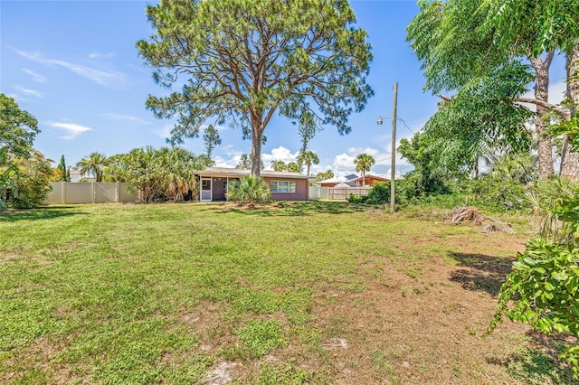 358 Suwanee Ave, Sarasota, FL 34243 - view of yard
