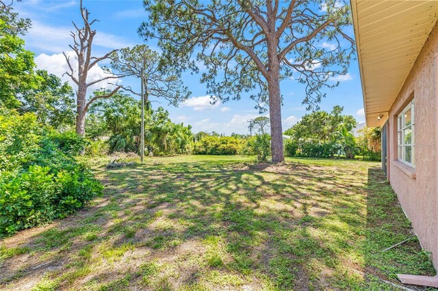 358 Suwanee Ave, Sarasota, FL 34243 - view of grassy yard