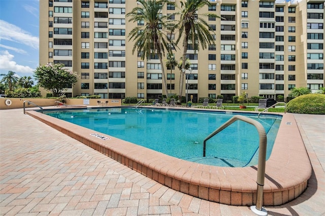2621 Cove Cay Dr Unit 302, Clearwater, FL 33760 - view of community pool
