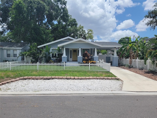 318 W Crest Ave, Tampa, FL 33603 - view of front of property with a porch and a fenced front yard