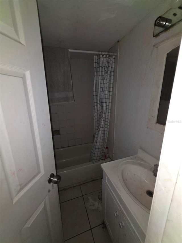 5800 SE 33rd Ave, Ocala, FL 34480 - full bath with vanity, shower / bath combo with shower curtain, and tile patterned flooring